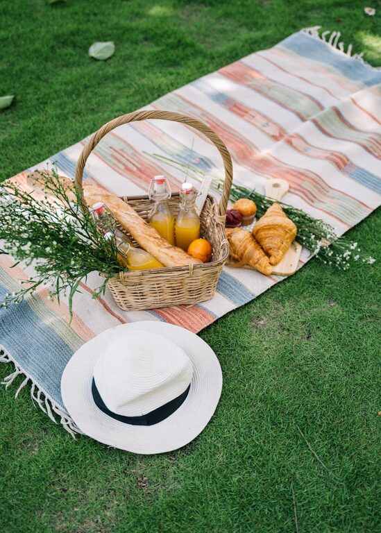 How to Plan a Simple Picnic at a Local Park